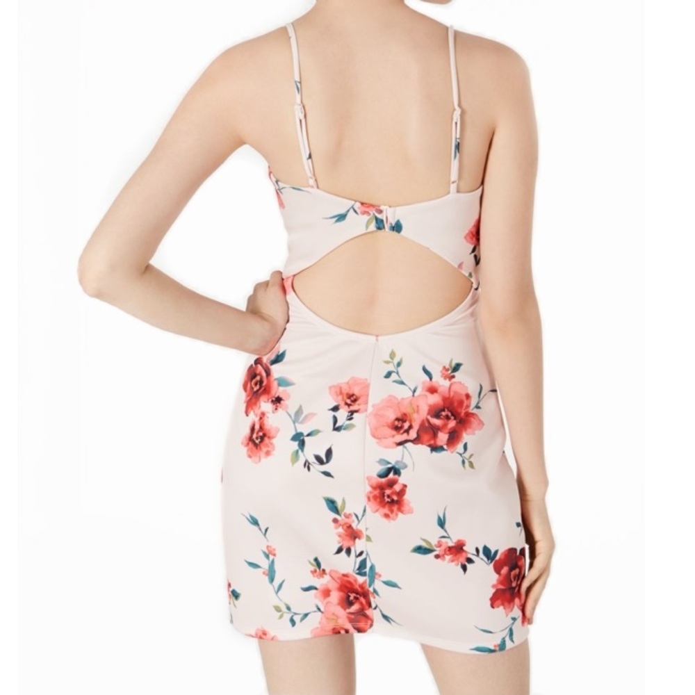Sequin Hearts Juniors’ Emma Floral Open-Back Dress